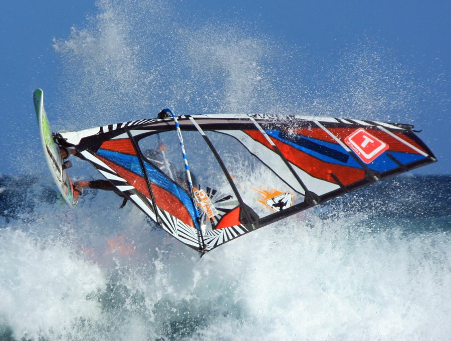 Windsurfing and kitesurfing in El Medano and El Cabezo on Tenerife, Canary Islands