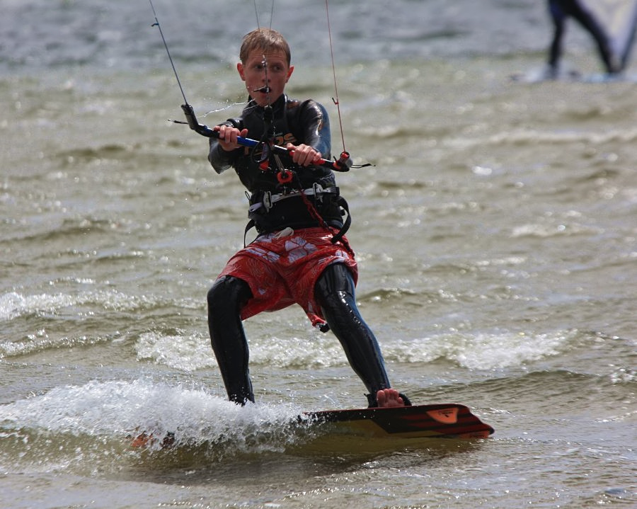 Wiatr SW 5 Bf, czyli windsurfing i kitesurfing w Jastarni na Pwyspie Helskim