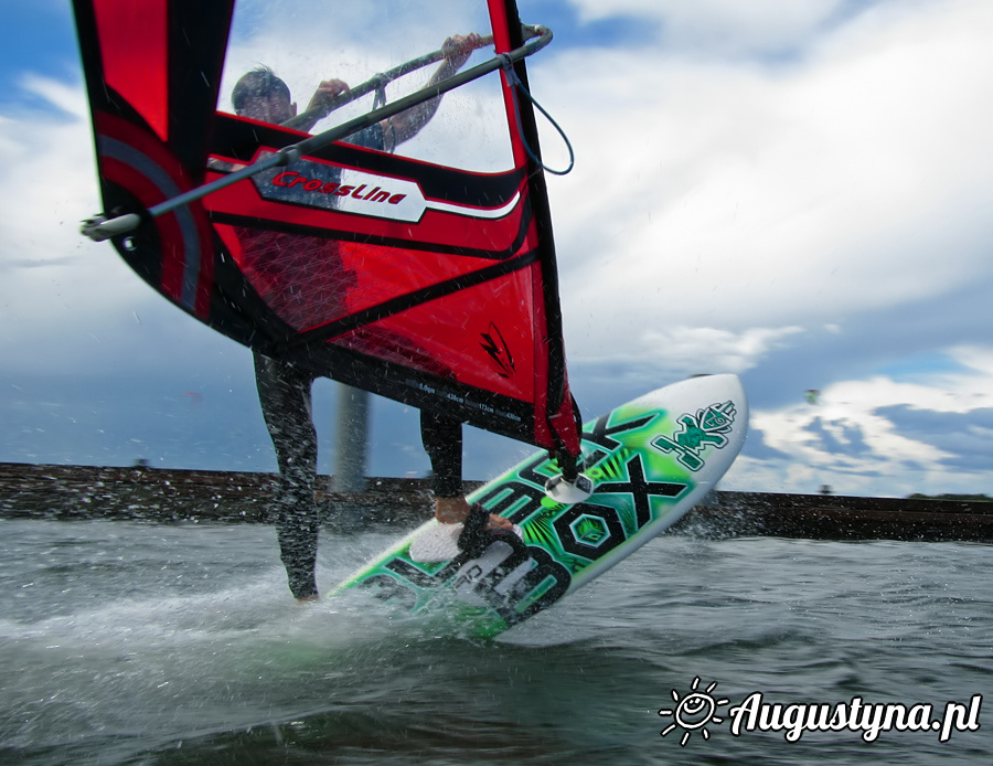 Hawaje, czyli windsurfing i kitesurfing 14.08.2013 w Jastarni na Pwyspie Helskim