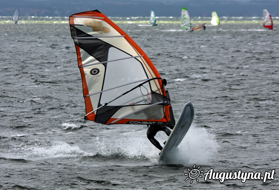 Wiatr W 5 Bf, czyli windsurfing i kitesurfing 01.09.2013 w Jastarni na Pwyspie Helskim