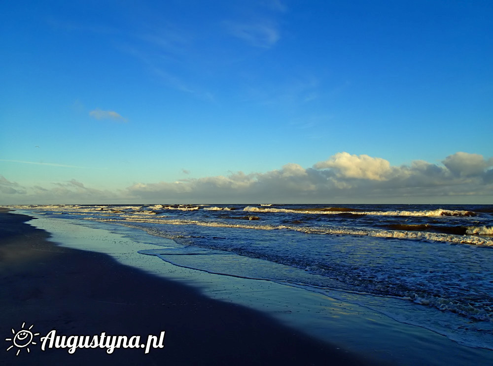 Wczasy nad morzem, czyli grudzień, słońce, plaża, wiatr, plaża i widok na morze z okna OW AUGUSTYNA w Jastarni na Półwyspie Helskim
