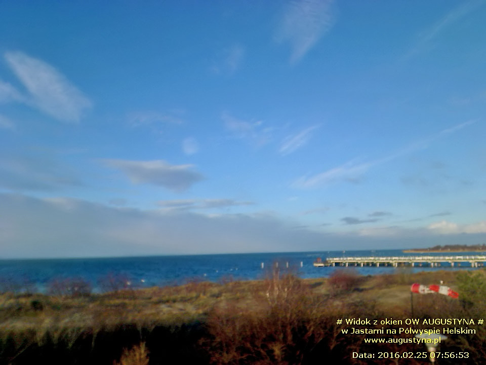 Wczasy nad morzem czyli zimowe słońce i plaża widziane z okna OW AUGUSTYNA w Jastarni na Półwyspie Helskim