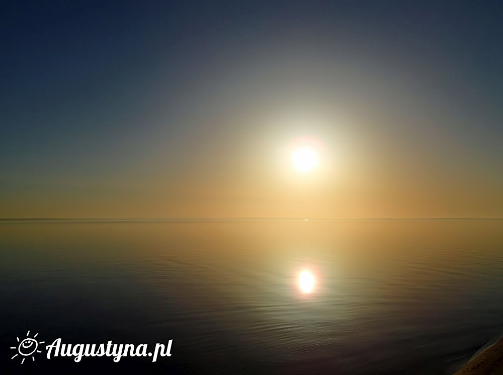 Wczasy nad morzem czyli wiosenne słońce, Wielkanoc i plaża widziane z okna OW AUGUSTYNA w Jastarni na Półwyspie Helskim