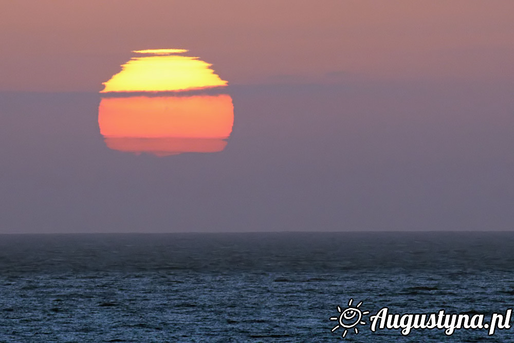 Wczasy nad morzem czyli wrzesień, słońce, plaża i wiatr widziane z pokoju z widokiem na morze w OW AUGUSTYNA Jastarnia Półwysep Hel