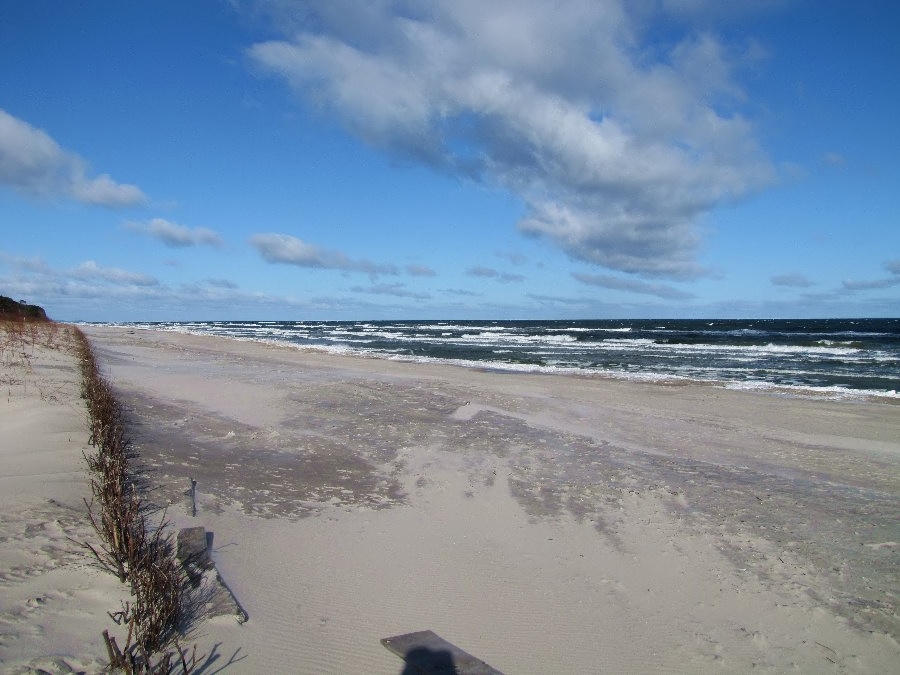 Wczasy nad morzem czyli styczeń, słońce, plaża i wiatr widziane z pokoju z widokiem na morze w OW AUGUSTYNA Jastarnia Półwysep Hel