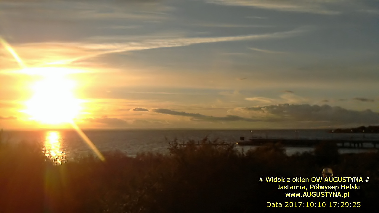 Wczasy nad morzem czyli październik, słońce, plaża i wiatr widziane z pokoju z widokiem na morze w OW AUGUSTYNA Jastarnia Półwysep Hel