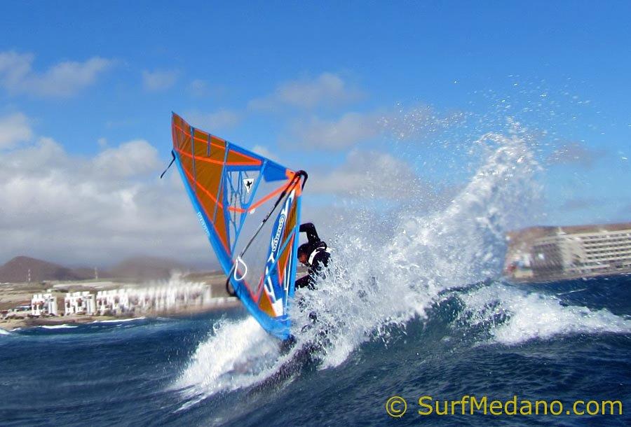 Windsurfing and kitesurfing on Playa del Cabezo in El Medano on Tenerife