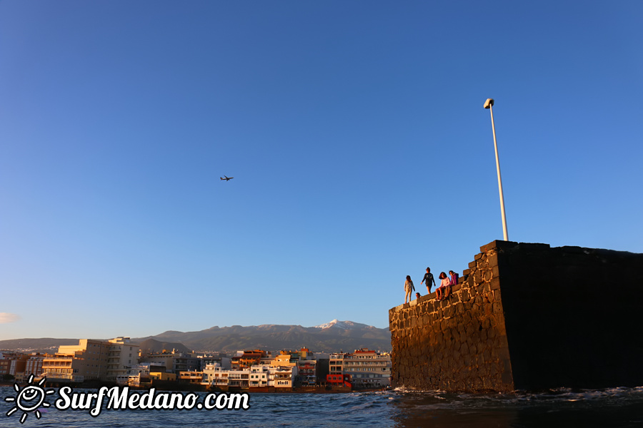 Windsurfing and kitesurfing at Harbour Wall in El Medano Tenerife