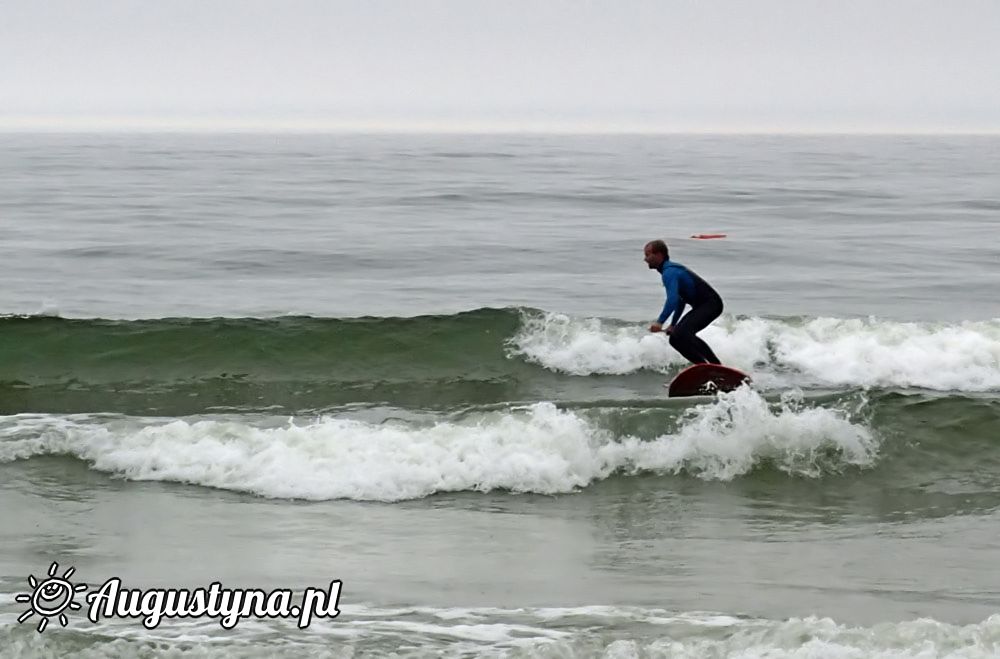 Kuter EB 62 na mielinie i SUP surfing w Jastarni na Pwyspie Helskim