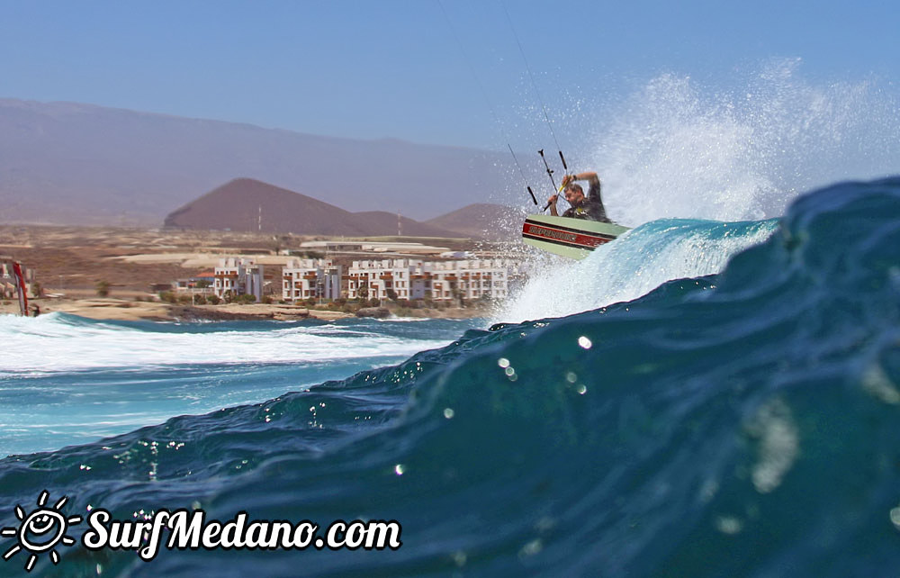 Windsurfing and kitesurfing at El Cabezo 21-05-2015