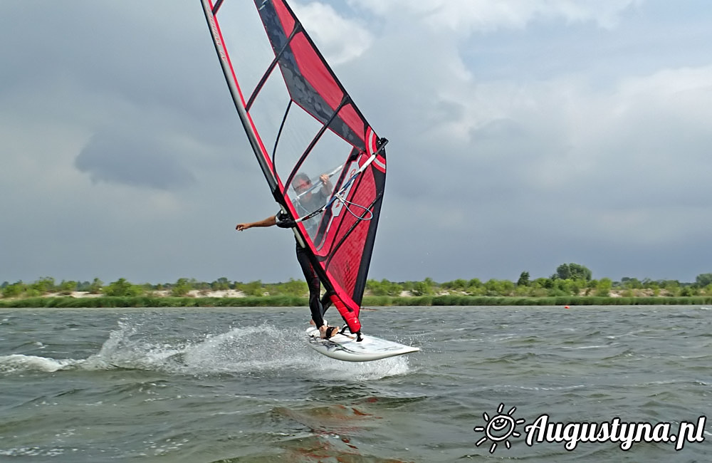 Wietrzne wakacje, czyli windsurfing w Jastarni na Półwyspie Helskim